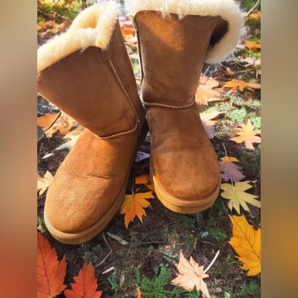 UGG Women's Bailey Button II Boot Size 7 - Picture 7 of 11